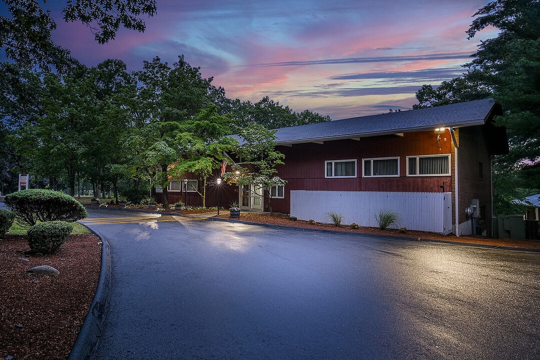 Heritage Gardens in Leominster, MA - Foto de edificio