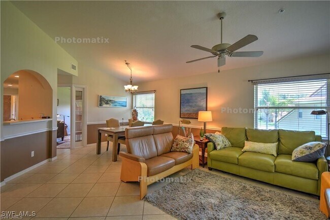 property at 6770 Huntington Lakes Cir