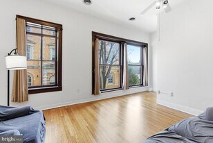 105 N Loudoun St in Winchester, VA - Building Photo