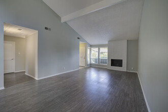 Espana East in Sacramento, CA - Building Photo - Interior Photo