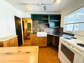 220 Atlantic Ave, Unit # 205 in Santa Cruz, CA - Building Photo - Building Photo