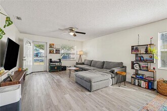 4440 W Pintor Pl in Tampa, FL - Building Photo - Building Photo