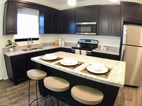 512 Downing Ave-Unit -Apt 1 in Edinburg, TX - Building Photo - Building Photo