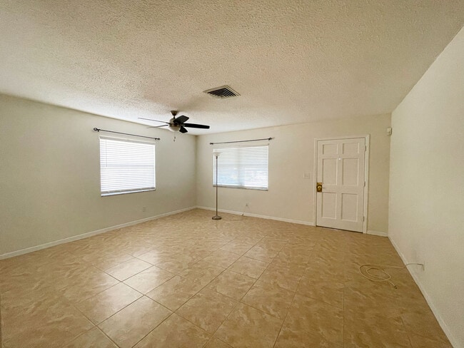 1811 Mississippi Ave NE in St. Petersburg, FL - Building Photo - Building Photo
