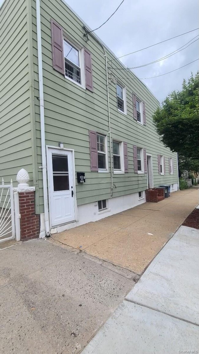 property at 18-40-40 123rd St