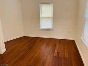 76 Chestnut St in Montclair, NJ - Building Photo - Building Photo