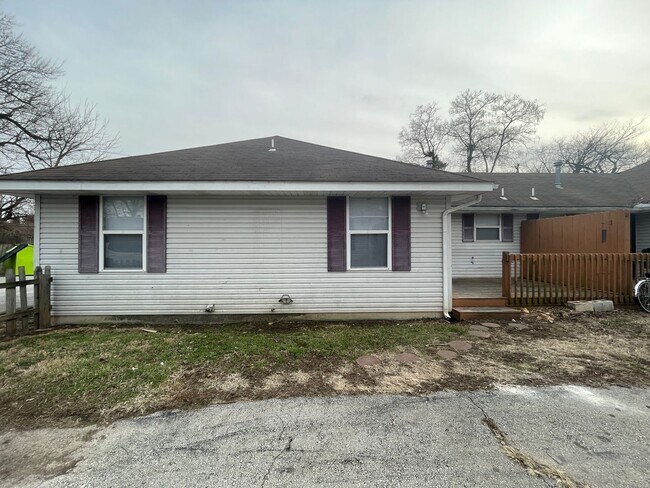 1716 N Ozark Ave in Springfield, MO - Building Photo - Building Photo