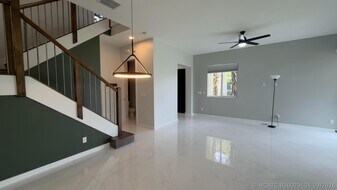761 Pioneer Way in Royal Palm Beach, FL - Building Photo
