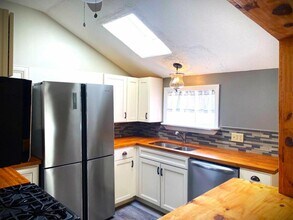 1136 Pownal Rd in Auburn, ME - Building Photo - Building Photo