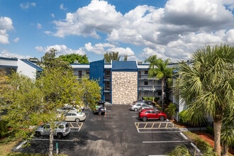 Holiday Springs Village in Margate, FL - Building Photo - Building Photo