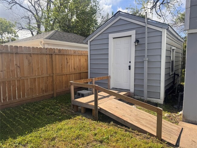 property at 5224 Leeland St