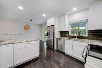 6700 SW 49th Ter in Miami, FL - Building Photo - Building Photo