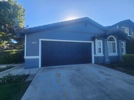 1536 Corte Reina Common in Livermore, CA - Building Photo