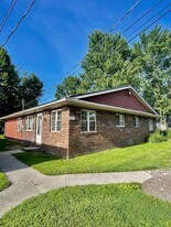 40-42 E Fir St in New London, OH - Building Photo