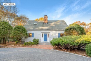 15 Grant Ave in East Hampton, NY - Building Photo