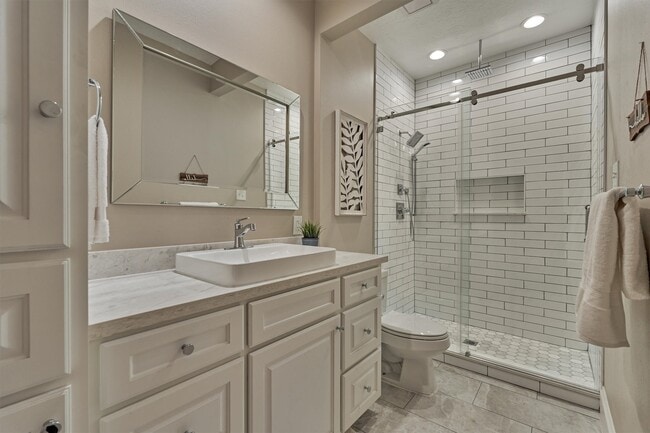 property at 87 W Honey Grove Pl