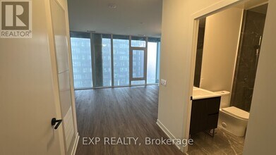 1 Quarrington Lane in North York, ON - Building Photo - Building Photo