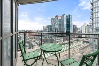 2708 Puente de Luz in Toronto, ON - Building Photo - Building Photo