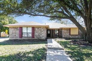 2609 S Meadow Dr in Fort Worth, TX - Building Photo