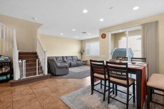 306 Calle Rayo in San Marcos, CA - Building Photo - Building Photo