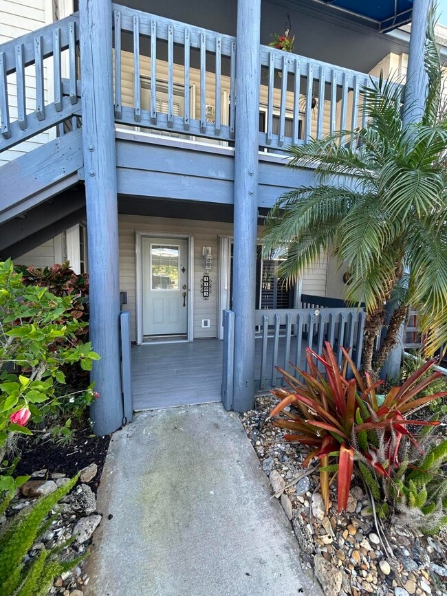 1585 NE Beacon Dr in Jensen Beach, FL - Building Photo - Building Photo