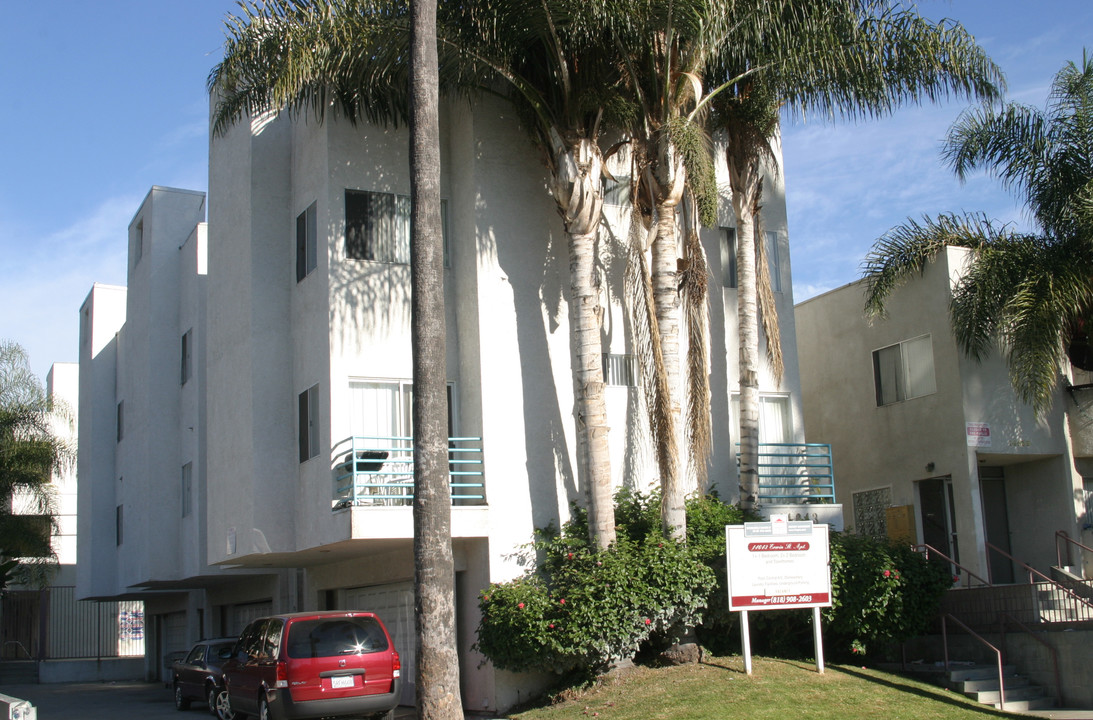 14643 Erwin St in Van Nuys, CA - Building Photo