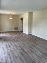 7106 Northbridge Blvd in Tampa, FL - Building Photo - Building Photo