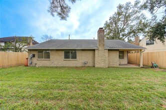 15606 Echo Canyon Dr in Houston, TX - Building Photo - Building Photo