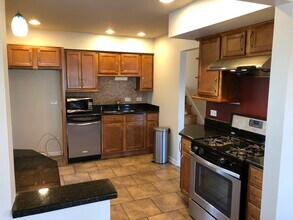 1674 Maple St in Des Plaines, IL - Building Photo - Building Photo