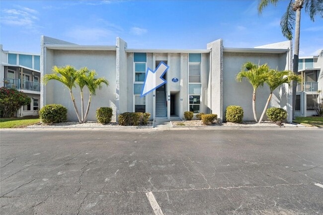 240 Medallion Blvd, Unit A in Madeira Beach, FL - Building Photo - Building Photo