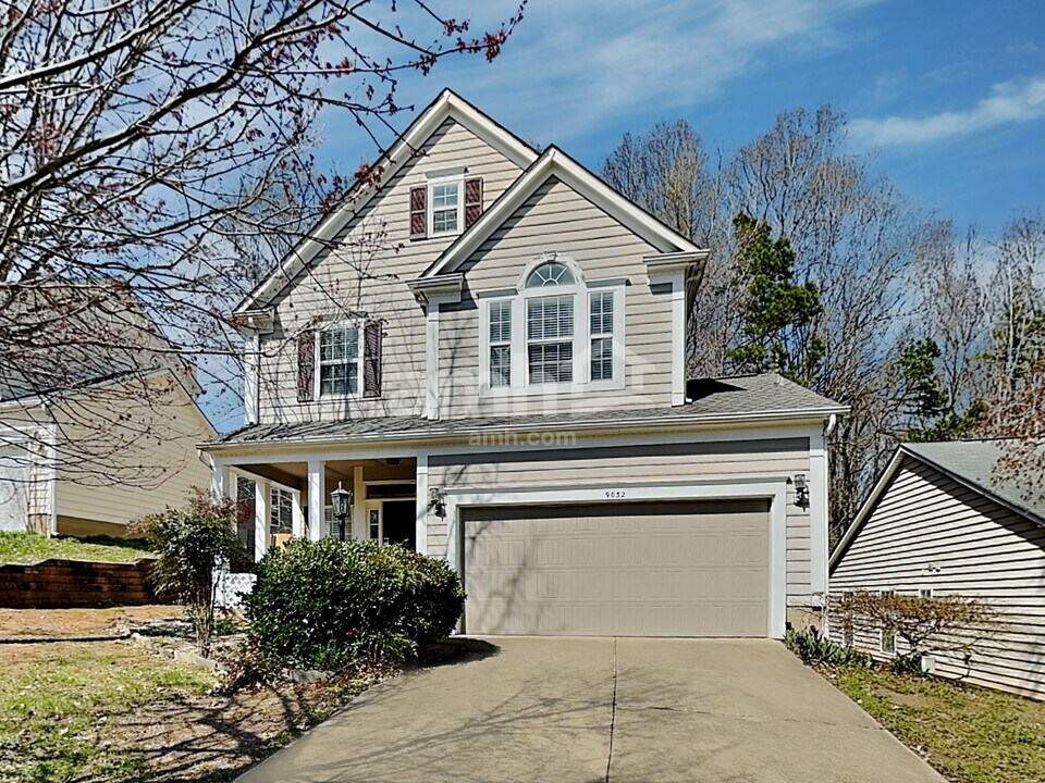 9032 Little Hampton Pl in Charlotte, NC - Foto de edificio