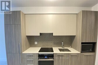 65 Broadway Ave in Toronto, ON - Building Photo - Building Photo