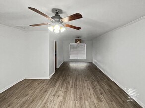 611 Mariposa Dr in Keller, TX - Foto de edificio - Building Photo