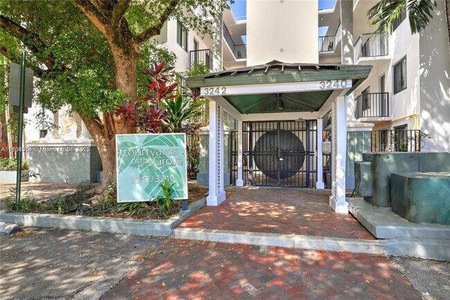 3240 Mary St in Miami, FL - Building Photo - Building Photo