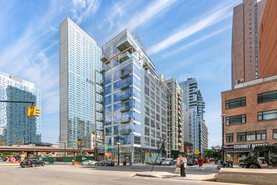 The Vere 26 in Long Island City, NY - Building Photo