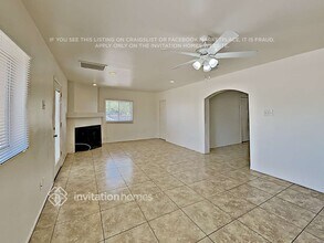 6118 W Hollyhock Dr in Phoenix, AZ - Foto de edificio - Building Photo