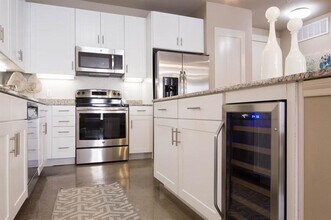 801 S Bishop Ave in Dallas, TX - Building Photo - Building Photo