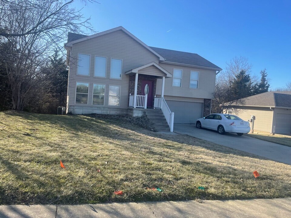 2705 Parker St in Columbia, MO - Building Photo