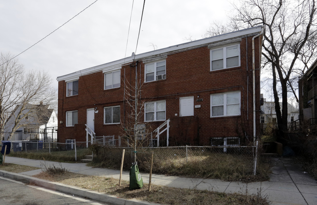 2907 Fairlawn Ave SE in Washington, DC - Building Photo