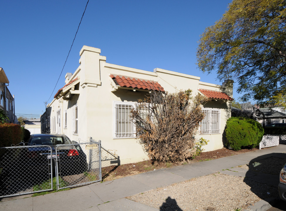 1745 N Alexandria Ave in Los Angeles, CA - Building Photo