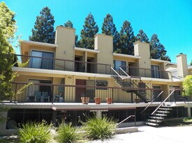 471 Northlake Dr in San Jose, CA - Building Photo