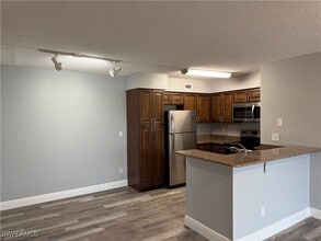 13555 Eagle Ridge Dr in Ft. Myers, FL - Building Photo - Building Photo