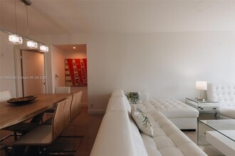 1717 N Bayshore Dr, Unit A-1253 in Miami, FL - Foto de edificio - Building Photo