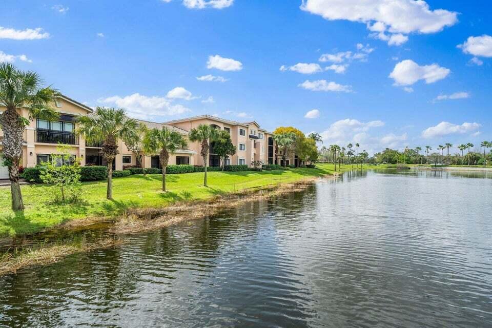 2725 Anzio Ct in Palm Beach Gardens, FL - Foto de edificio