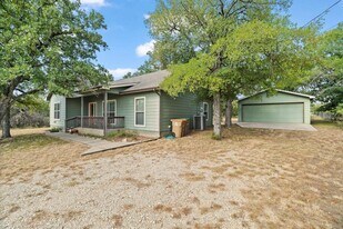 102 Ashlee Ln in Johnson City, TX - Building Photo