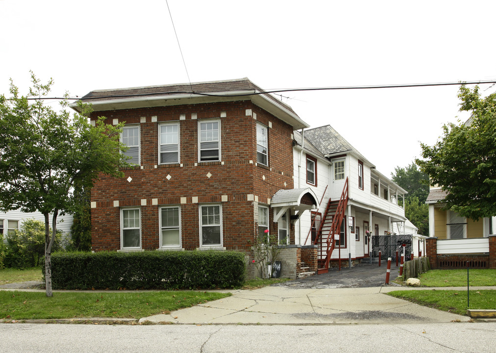 16014 Saranac Rd in Cleveland, OH - Building Photo