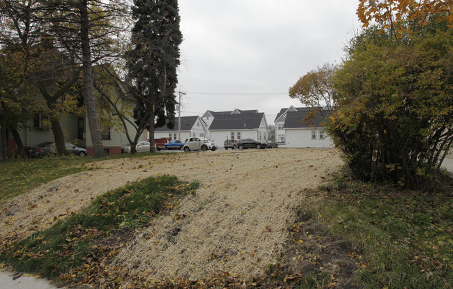 1809 N Cambridge Ave in Milwaukee, WI - Foto de edificio - Building Photo