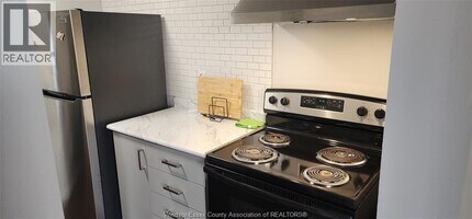 150 PARK  3005 Park in Windsor, ON - Foto de edificio - Building Photo