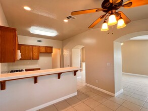 11904 Grecian Laurel St in Bakersfield, CA - Building Photo - Building Photo