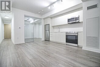 357-4357 King St W in Toronto, ON - Building Photo - Building Photo